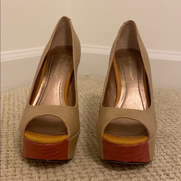 *LIKE NEW* BCBGeneration Pacific Platform Pumps - Size 6.5 - Picture 5 of 10